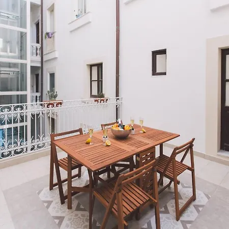 Apartment New With Patio Syrakus